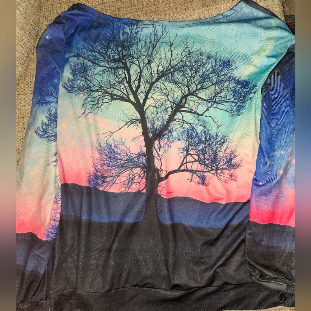 Off the shoulders long-sleeved shirt